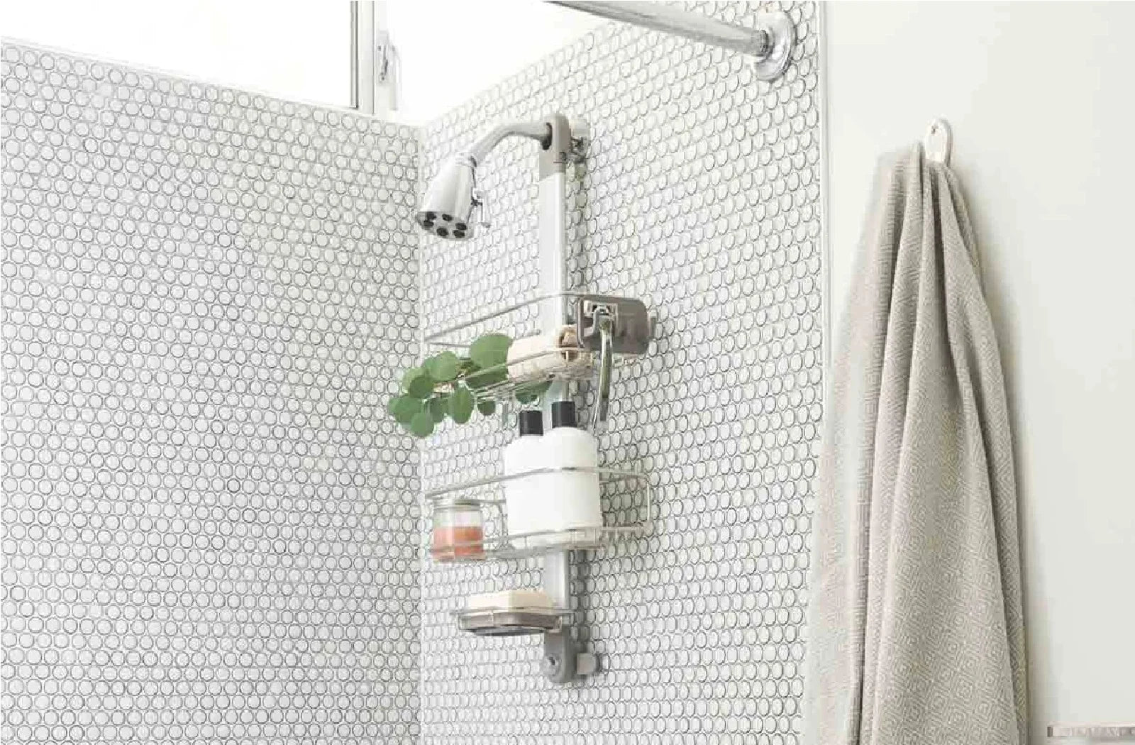 13800_simplehuman_duschcaddy_mittelgross_BT1098_front_mood_2
