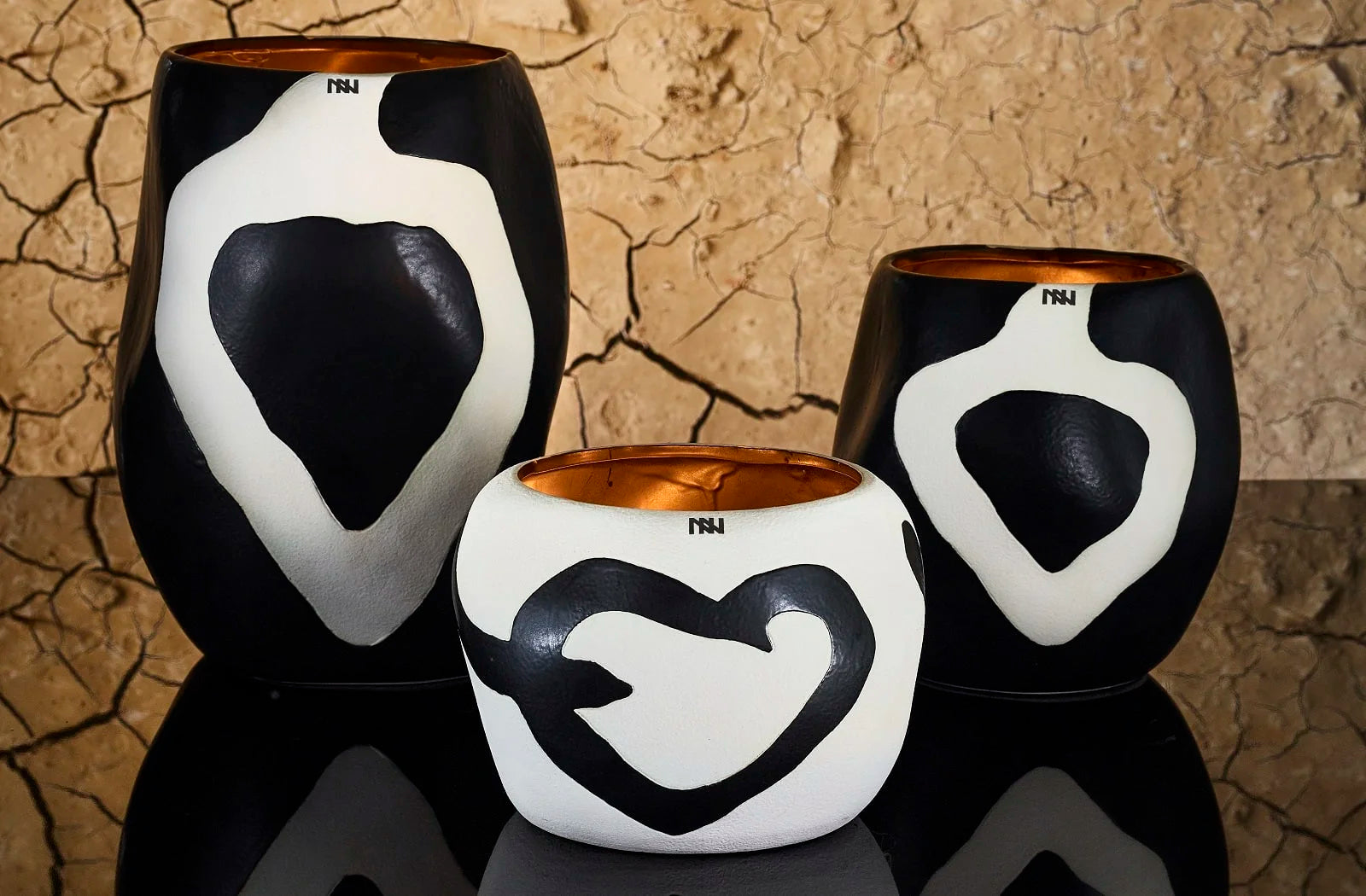 15993_Onno_cape_artistic_black_Mood