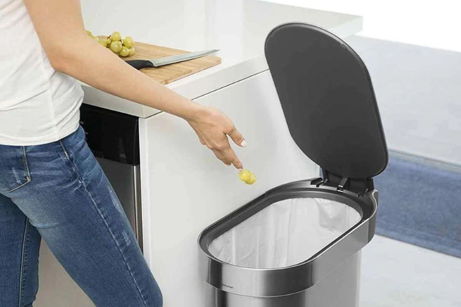 3809-simplehuman_schmaler_treteimer_aus_edelstahl_45_liter_4