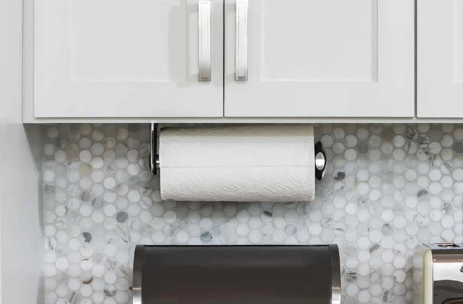 42662_simplehuman_kuechenrollenhalter_Wandhalterung_mood
