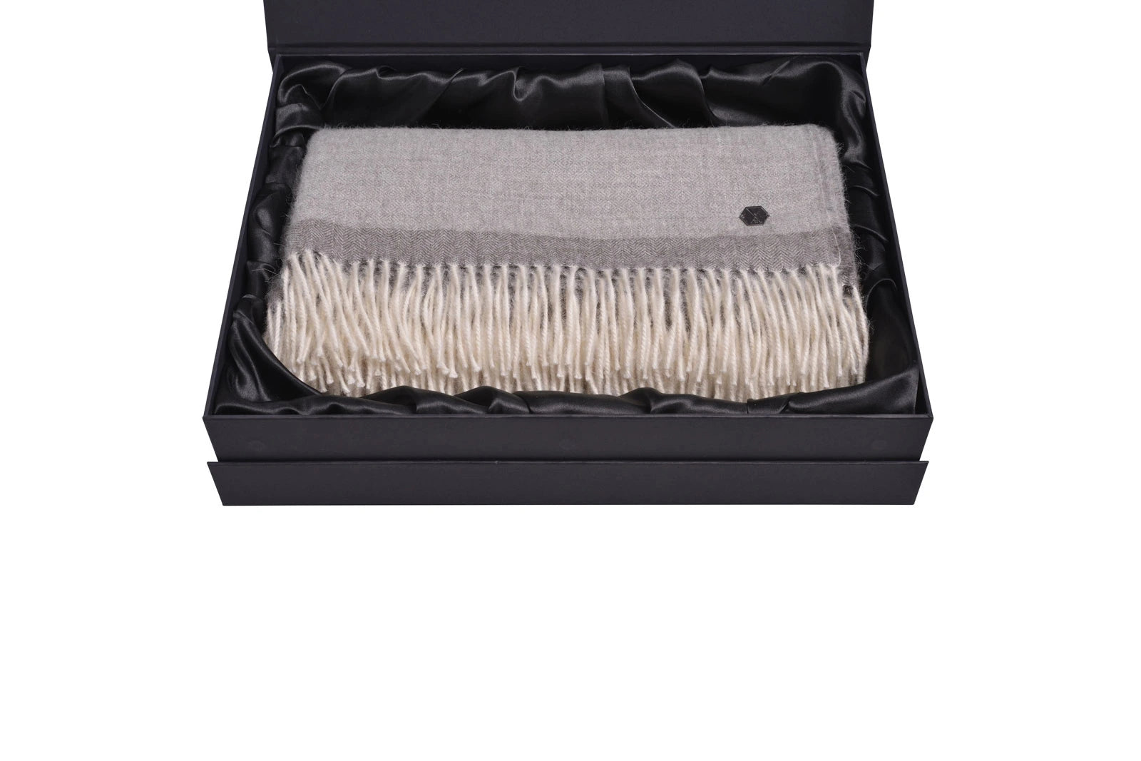 5013_Weich_alpaca_plaid_merima_grau_ocker_Gift_Box