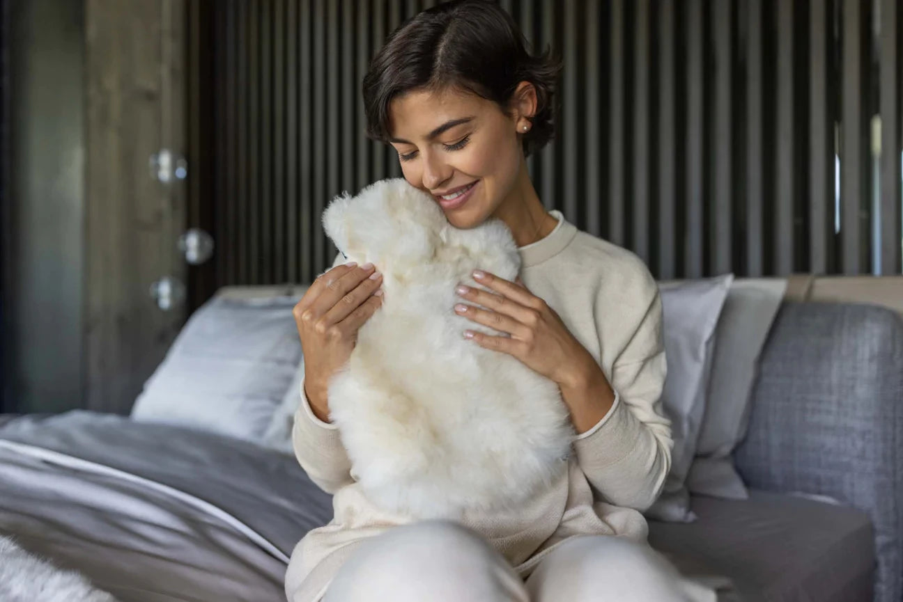 6185-Calmo_Wärmeflasche_mit_Frau