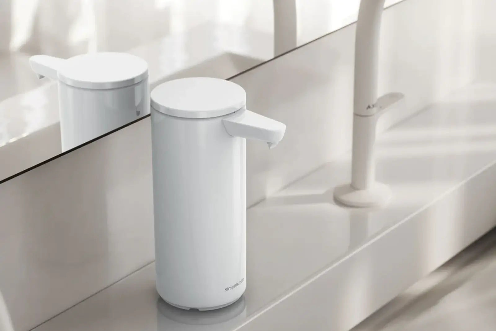 62707_simplehuman_Sensorspender_266ml_weiss_6