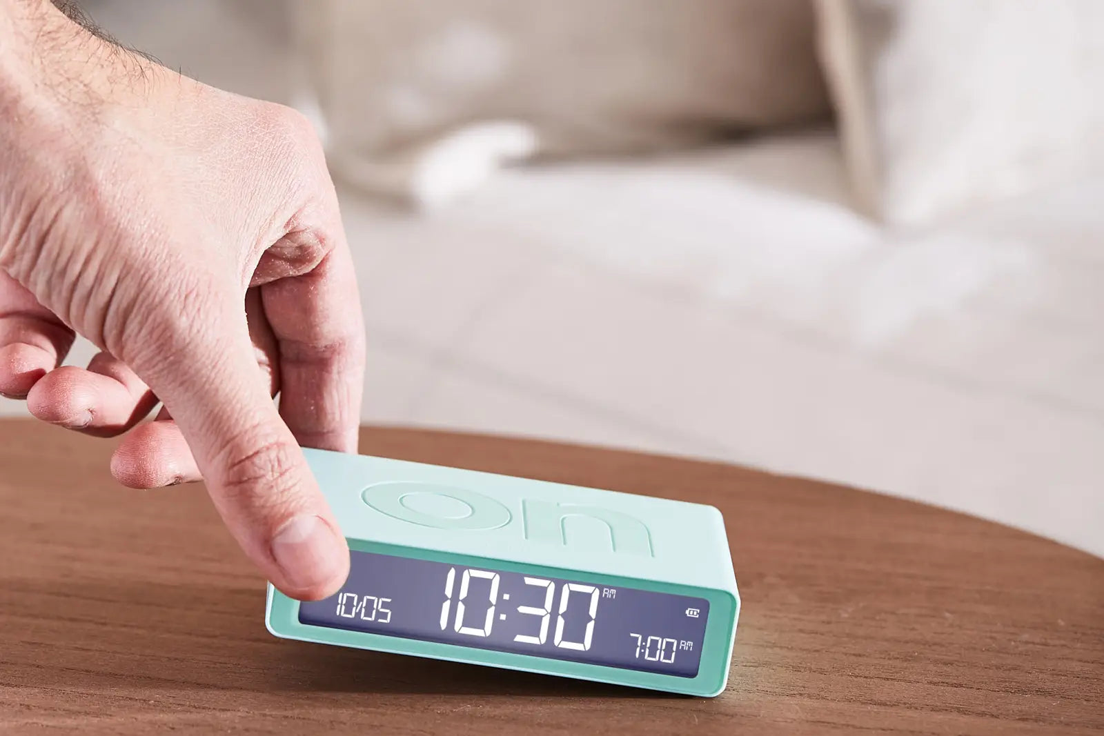 74364-lexon_wecker_classic_minzgrün_6