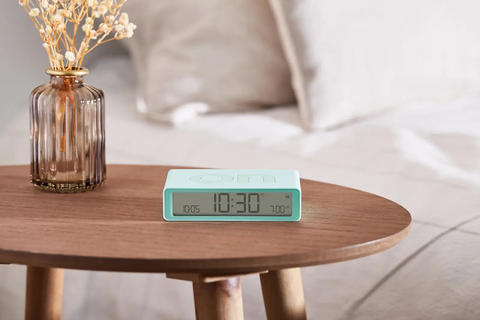 74366-lexon_wecker_classic_minzgrün_8