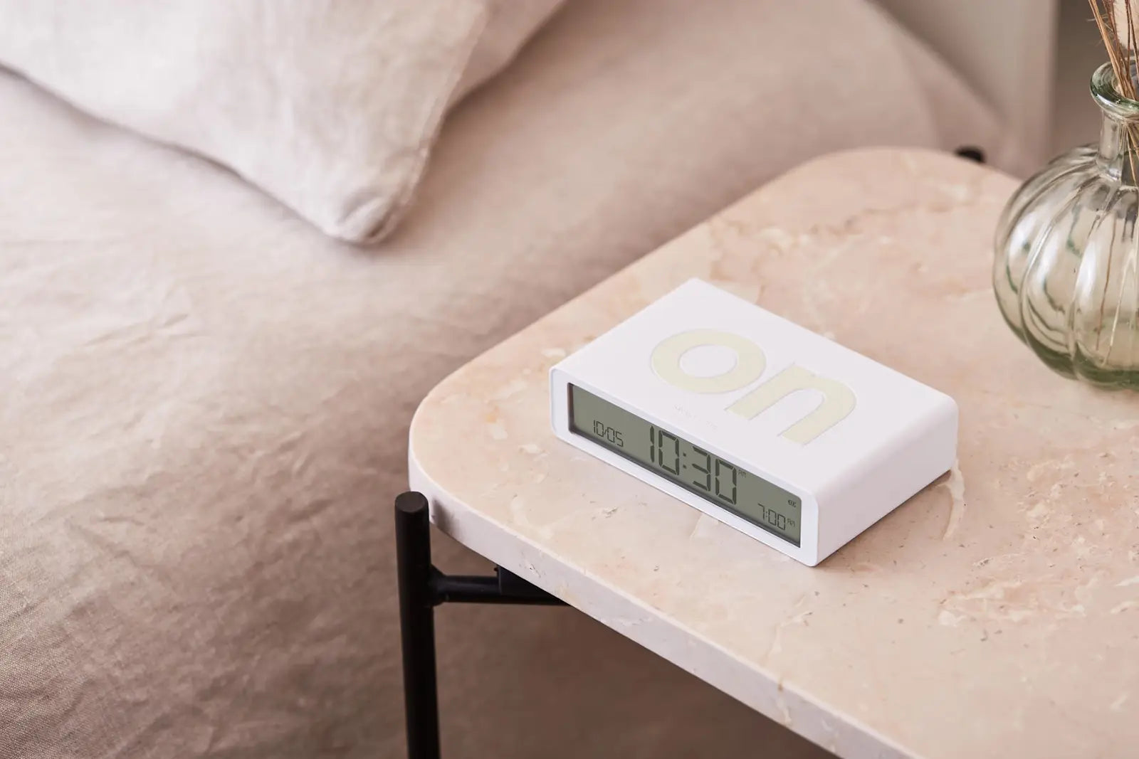 74386_lexon_wecker_classic_weiss_6