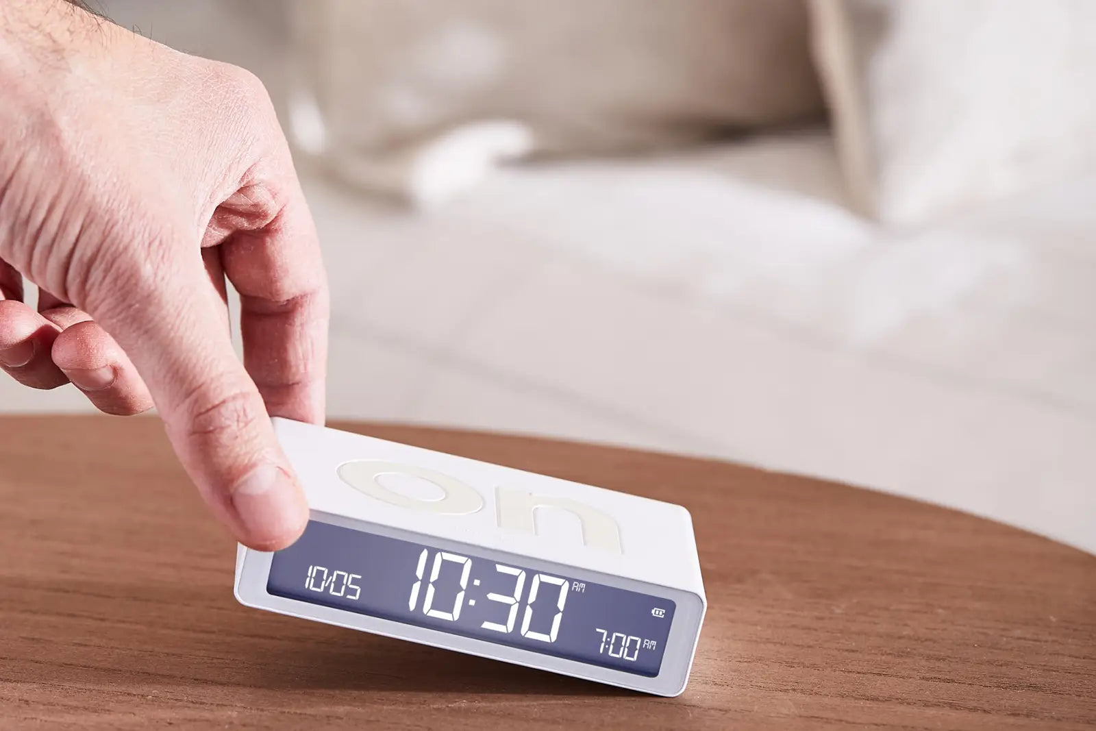 74388-lexon_wecker_classic_weiß_8