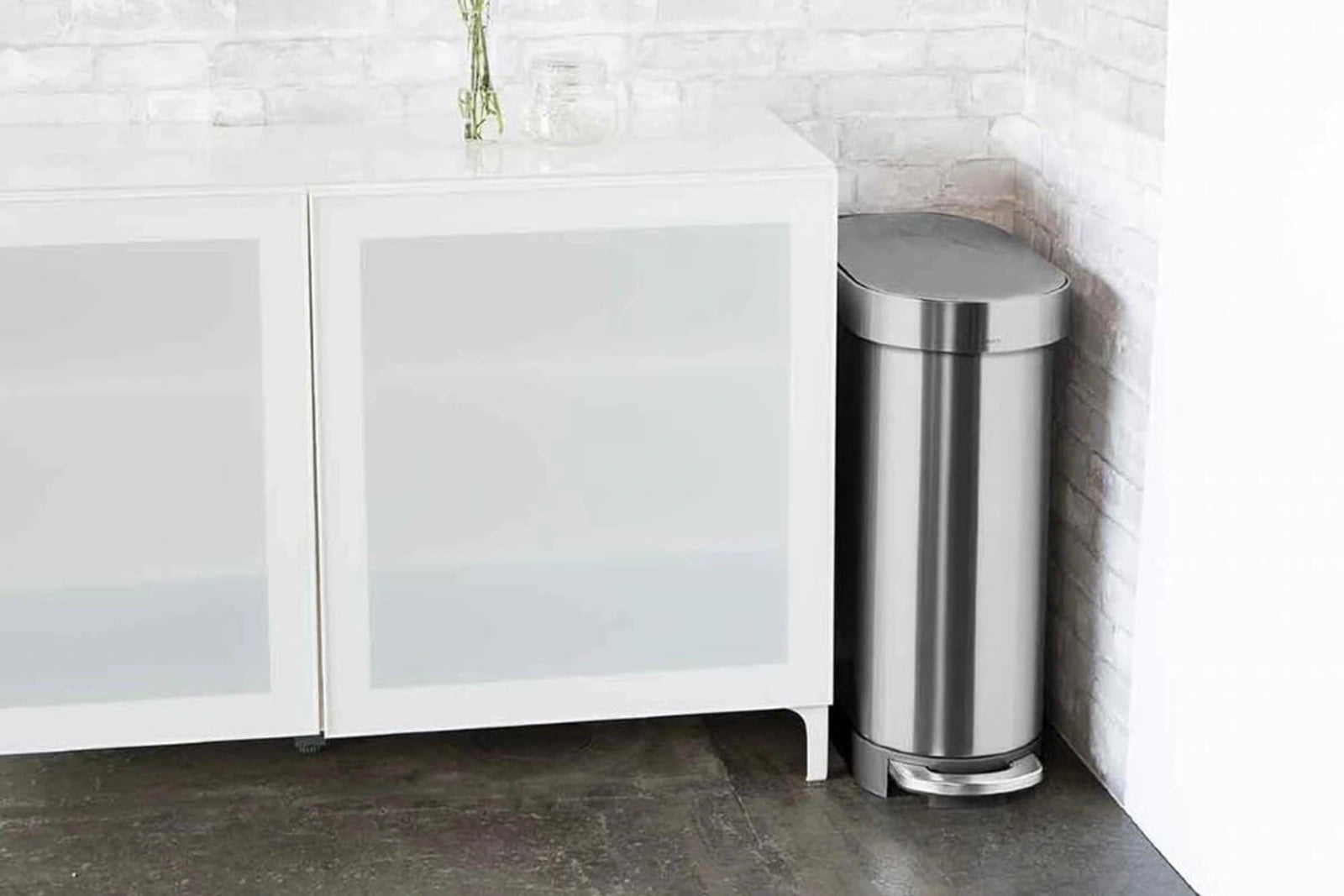 3805-simplehuman_schmaler_treteimer_aus_edelstahl_45_liter_5