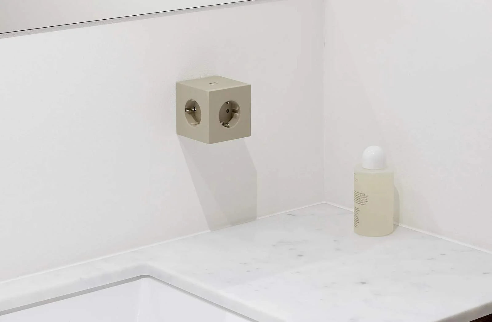 39681-Avolt_square2_wall_beige_bad_mood