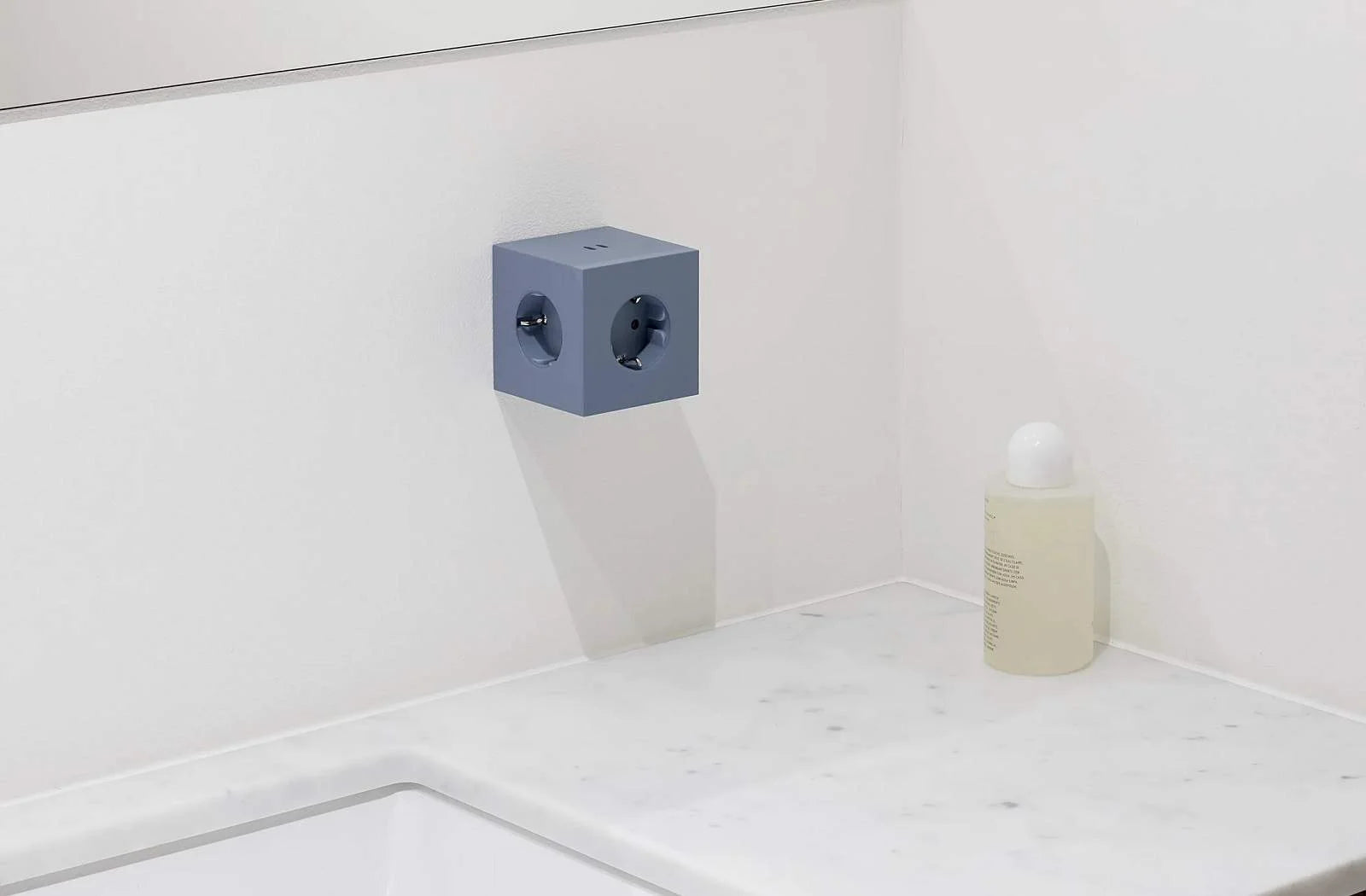 39683-Avolt_square2_wall_blau_bad_mood