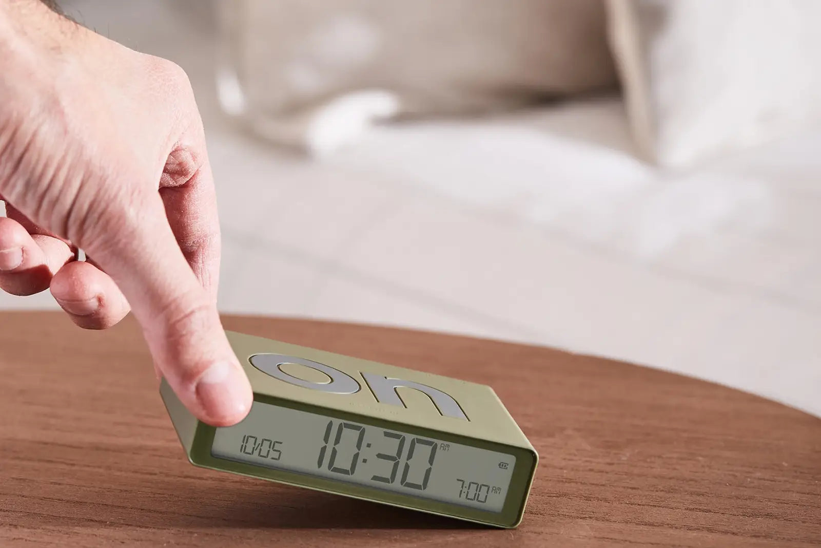 74358_lexon_wecker_classic_khaki_8