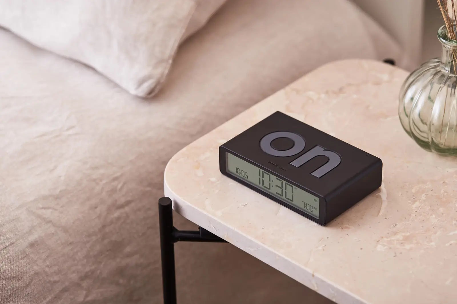 74378_lexon_wecker_classic_schwarz_7