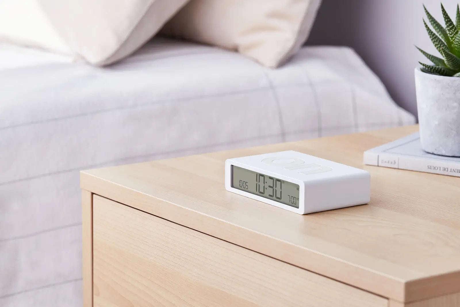 74389_lexon_wecker_classic_weiss_9